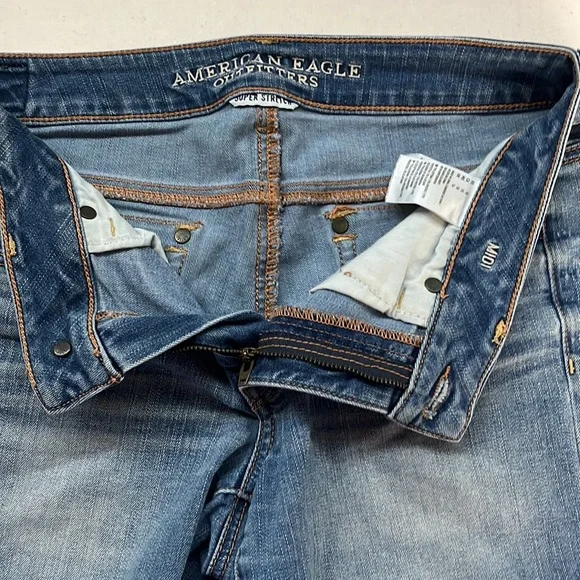 AEO Super Stretch Midi Denim Shorts - Women’s Size 10 - Picture 4 of 7